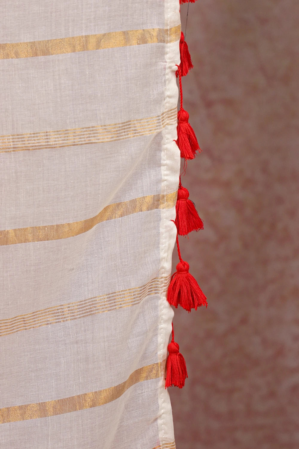 Off White Mul Cotton Kerala Saree
