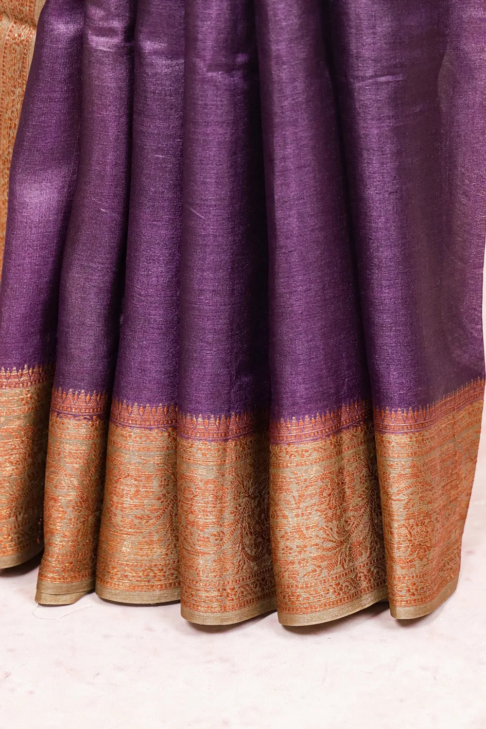 Violet saree pleats with elaborate gold-copper border