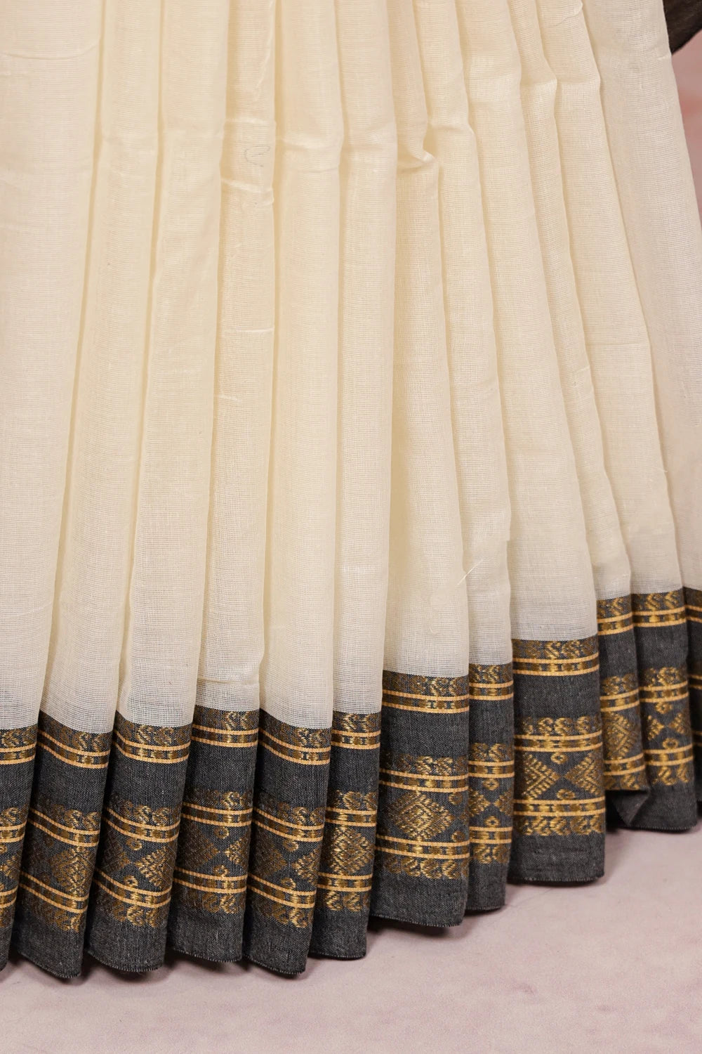 Off White Mul Cotton Kerala Saree