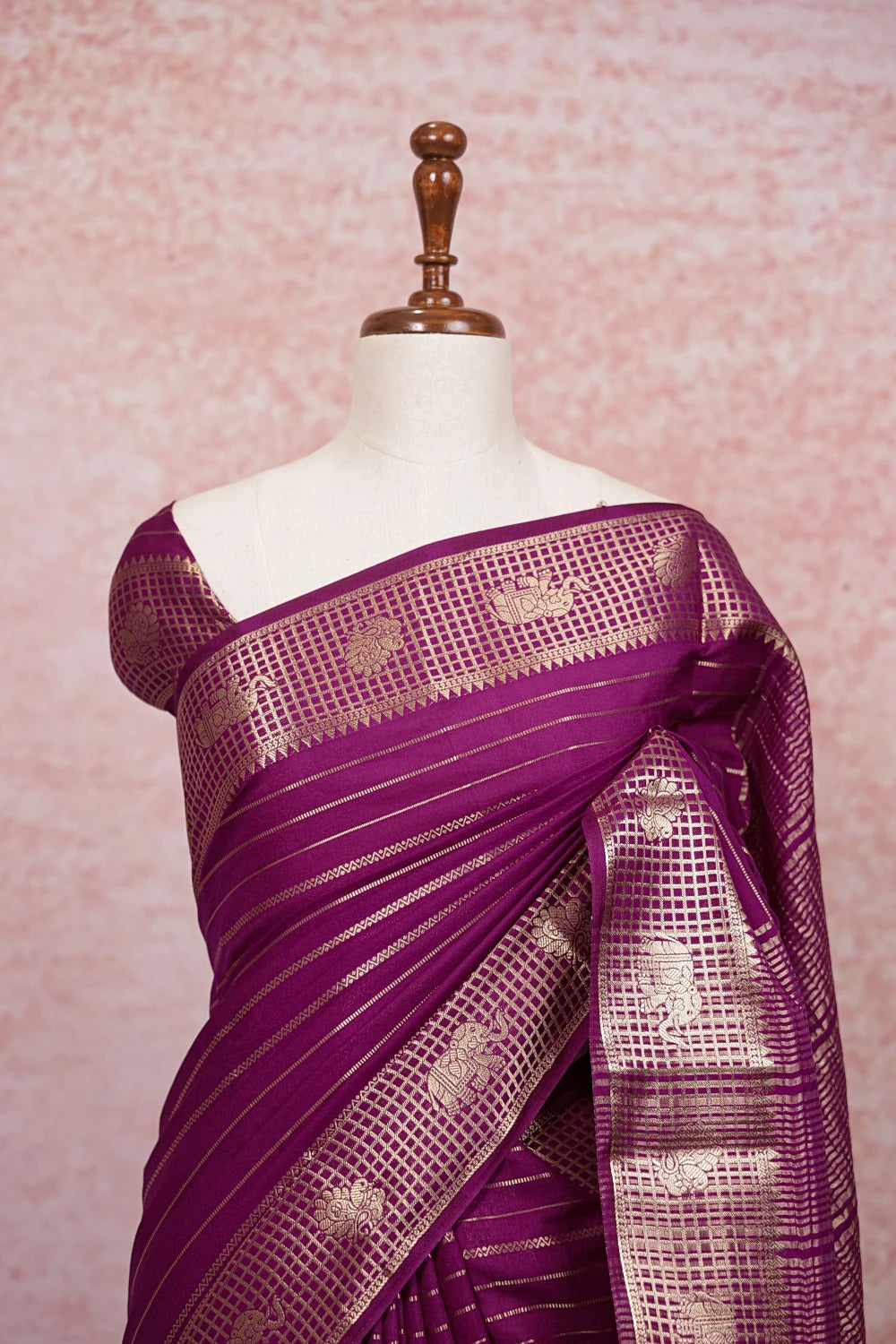 Vadamulla Semi Banarasi Saree pallu close-up showing gold zari border design