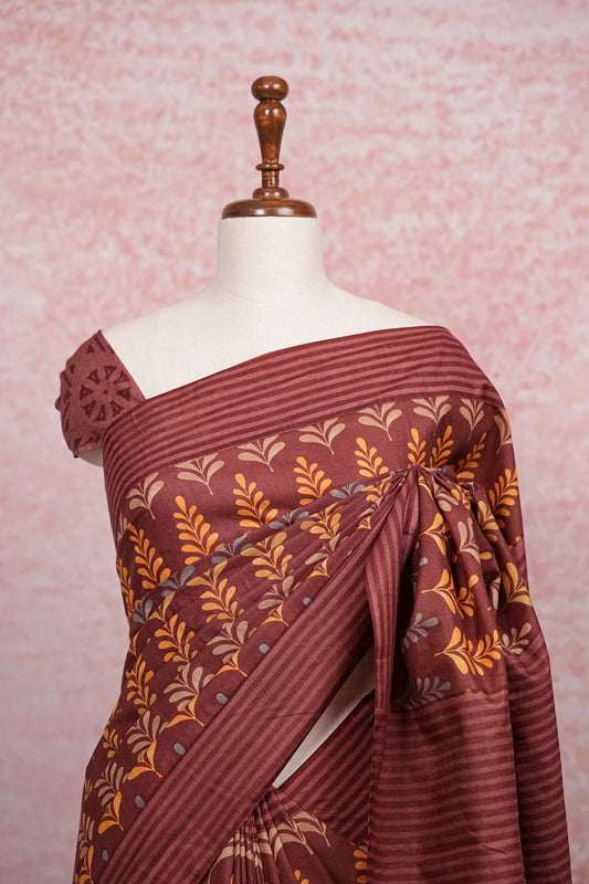 Brown cotton saree pallu close-up with leaf motif print