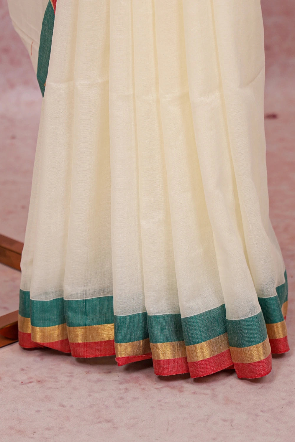 Off White Mul Cotton Kerala Saree