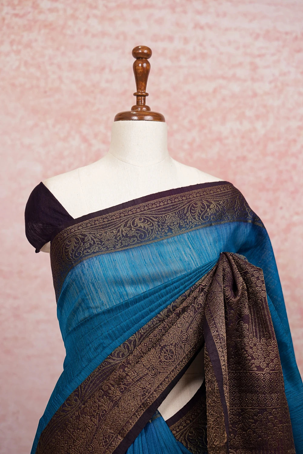 Blue semi jute saree pallu close-up with zari border