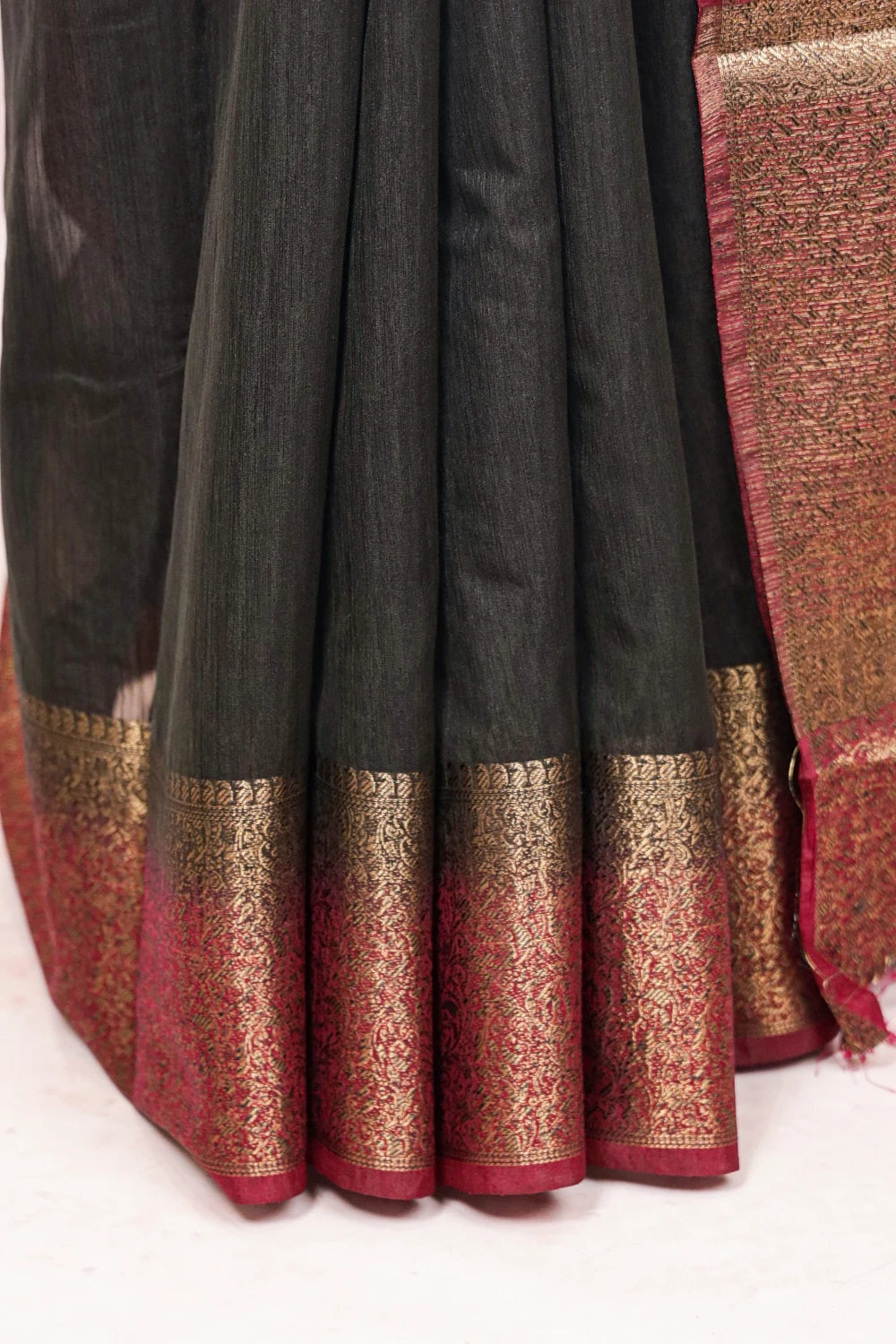 Black Semi Linen Saree With Zari Border - Seematti
