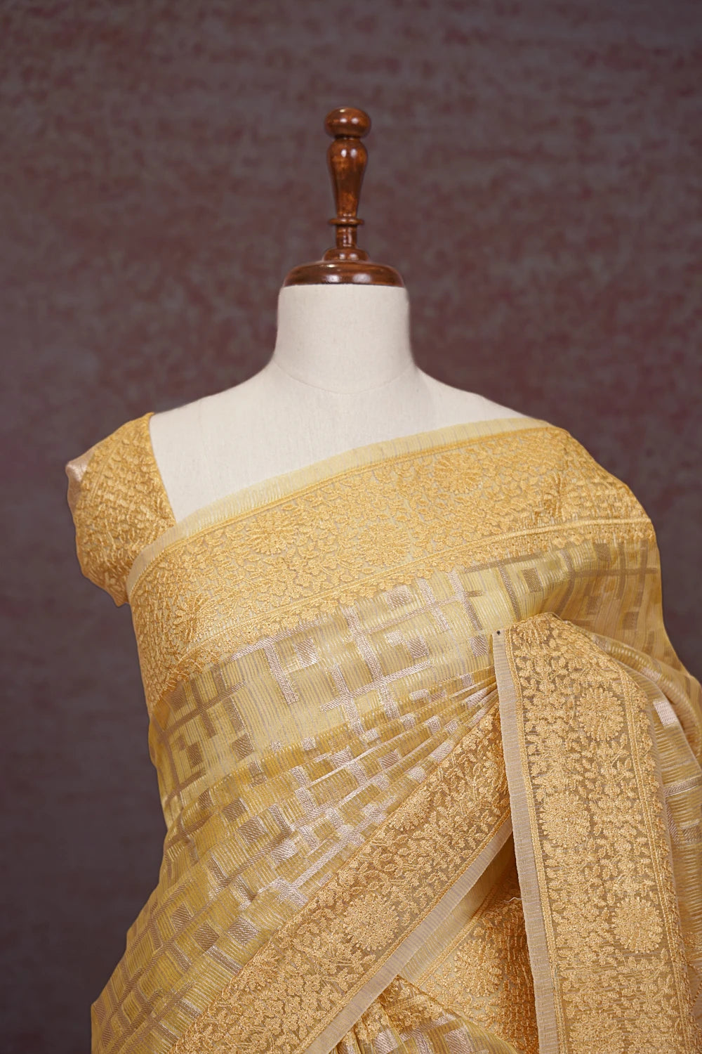 Light Yellow Tissue Kota Saree pallu close-up with thread border