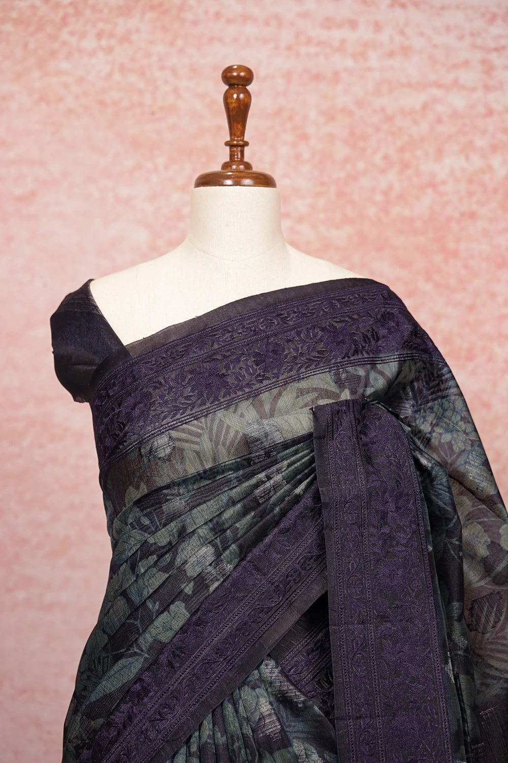 Navy Blue Semi Tussar Saree pallu close-up with thread border