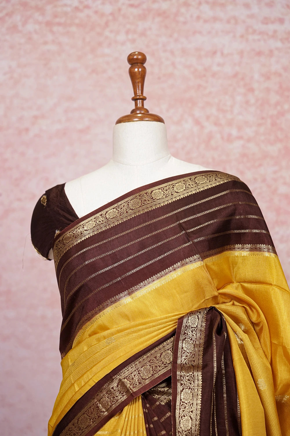 Mango Yellow Binni Silk Saree pallu close-up with line border