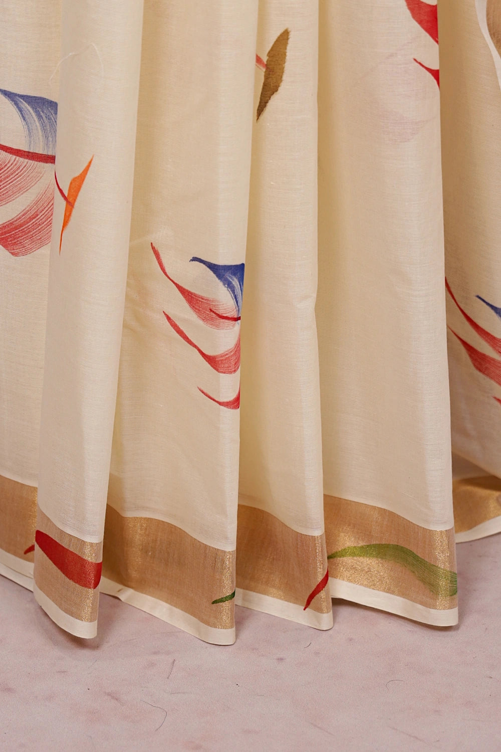 Off White Cotton Kerala Saree fabric texture, floral motif detail