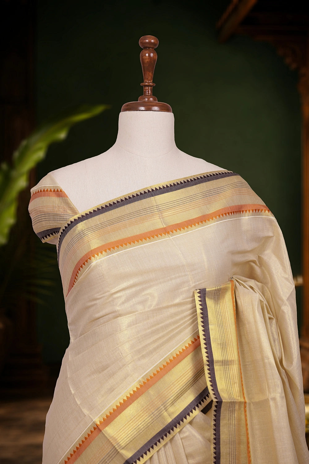 Kerala saree pallu close-up with gold temple border