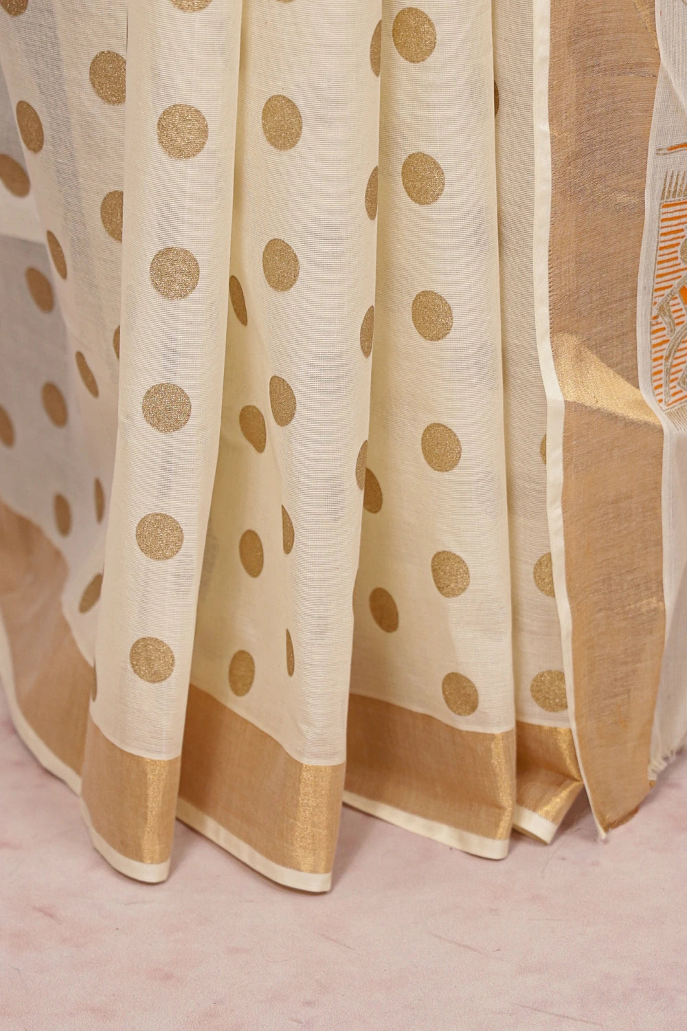Off White Cotton Kerala Saree pallu spread, Kalamkari-style printed design