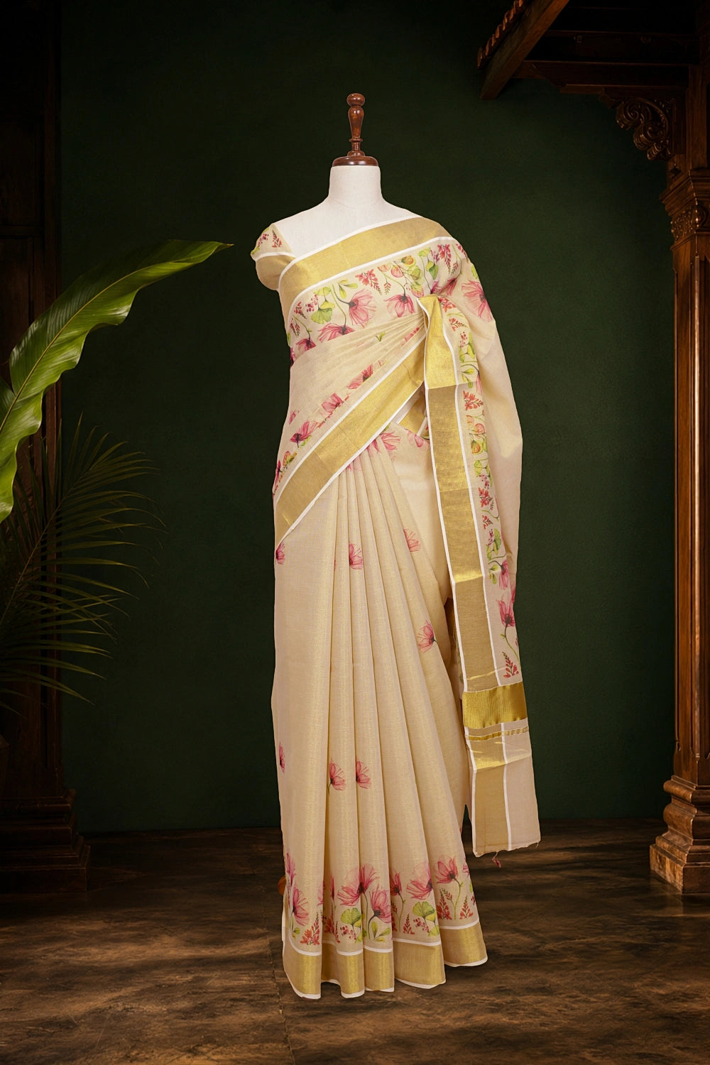 Golden Tissue Kerala Saree pallu close-up with golden border