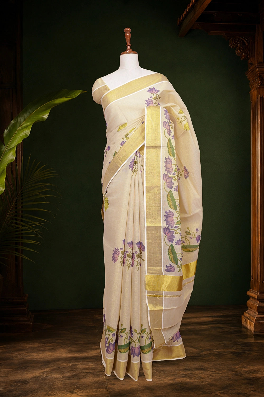 Golden Tissue Kerala Saree pallu close-up with golden border
