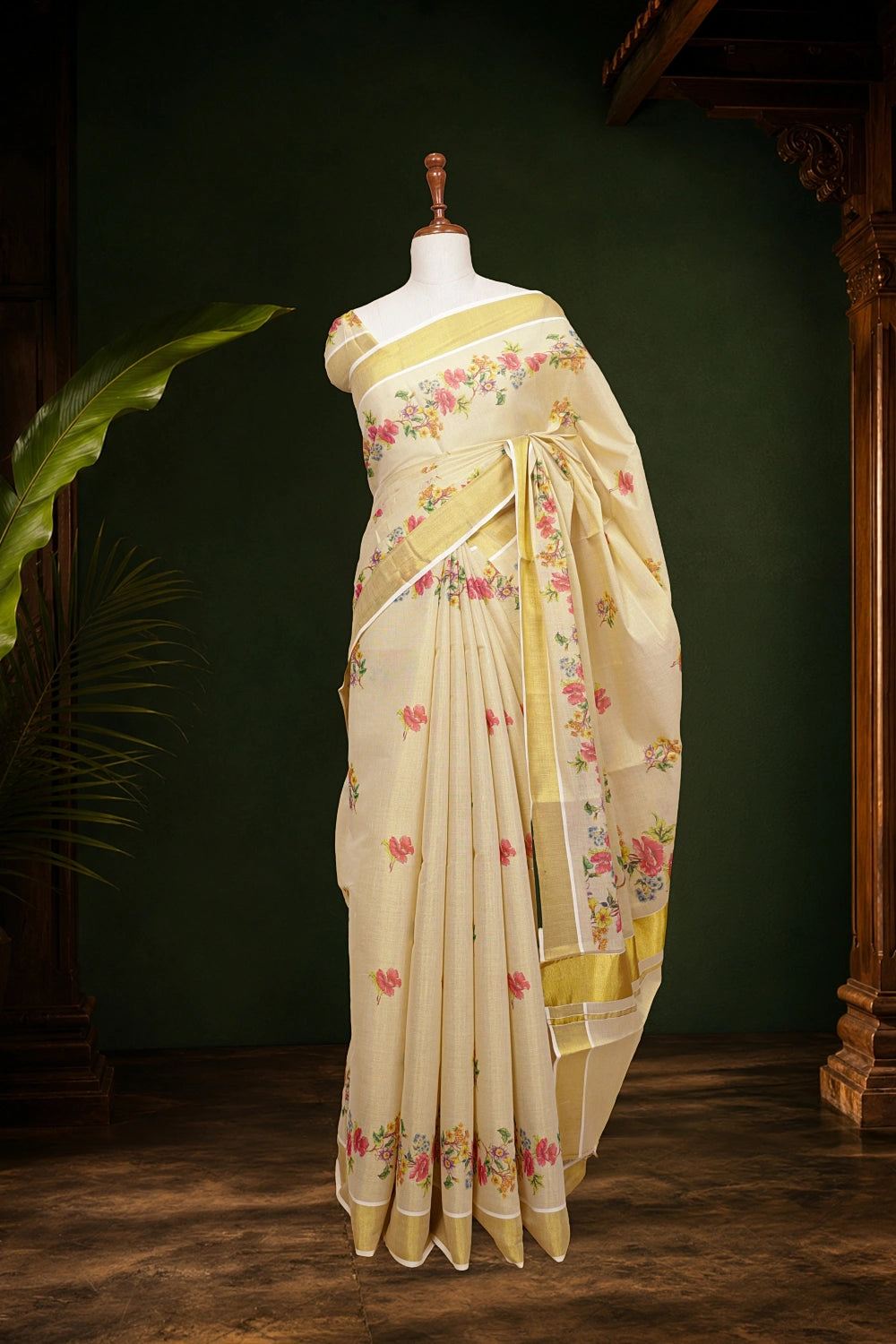 Golden Tissue Kerala Saree pallu close-up with golden border
