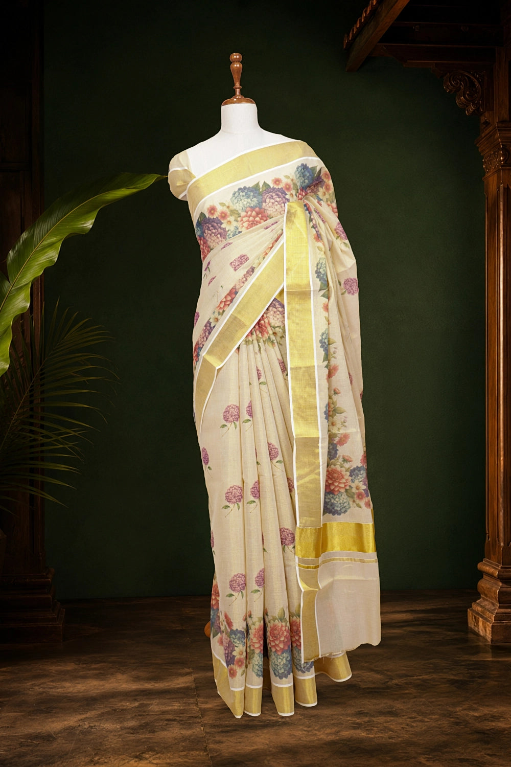 Golden Tissue Kerala Saree pallu close-up with golden border