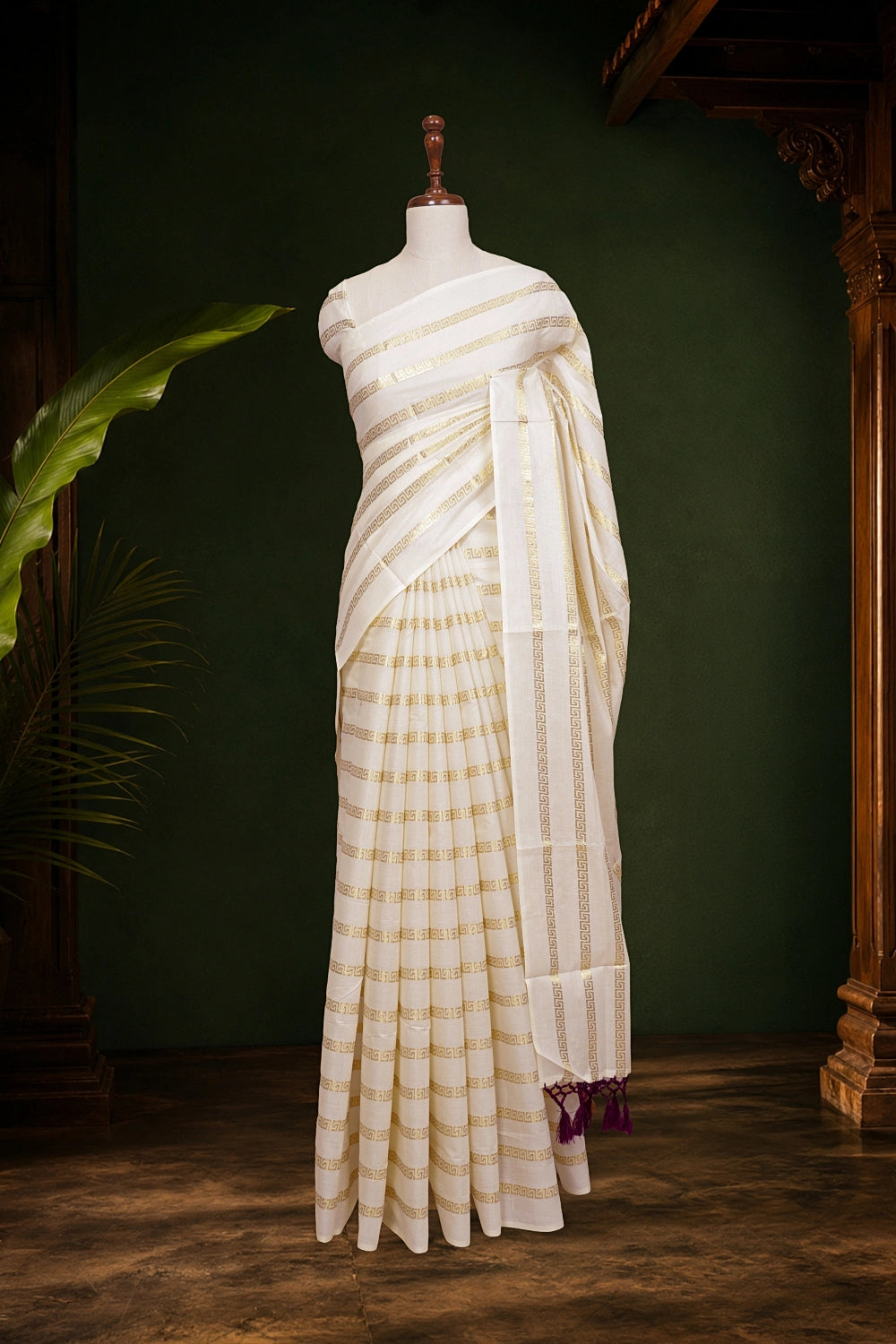Cream Cotton Kerala Saree pallu close-up with golden border