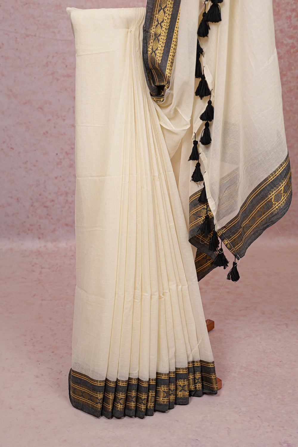 Off White Mul Cotton Kerala Saree