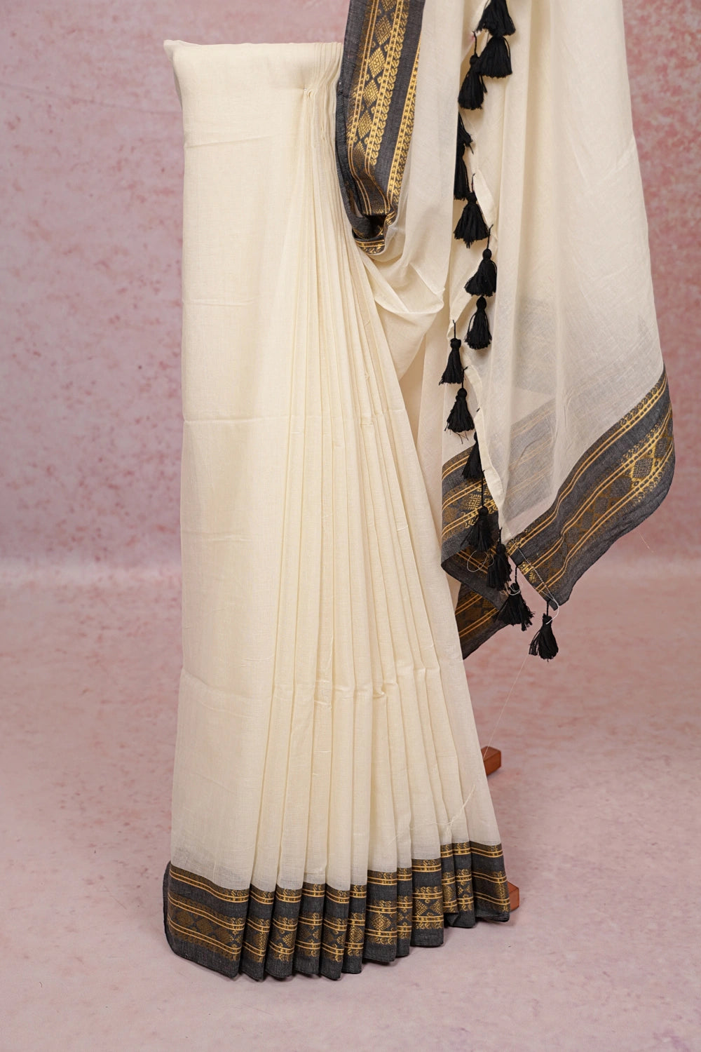 Off White Mul Cotton Kerala Saree