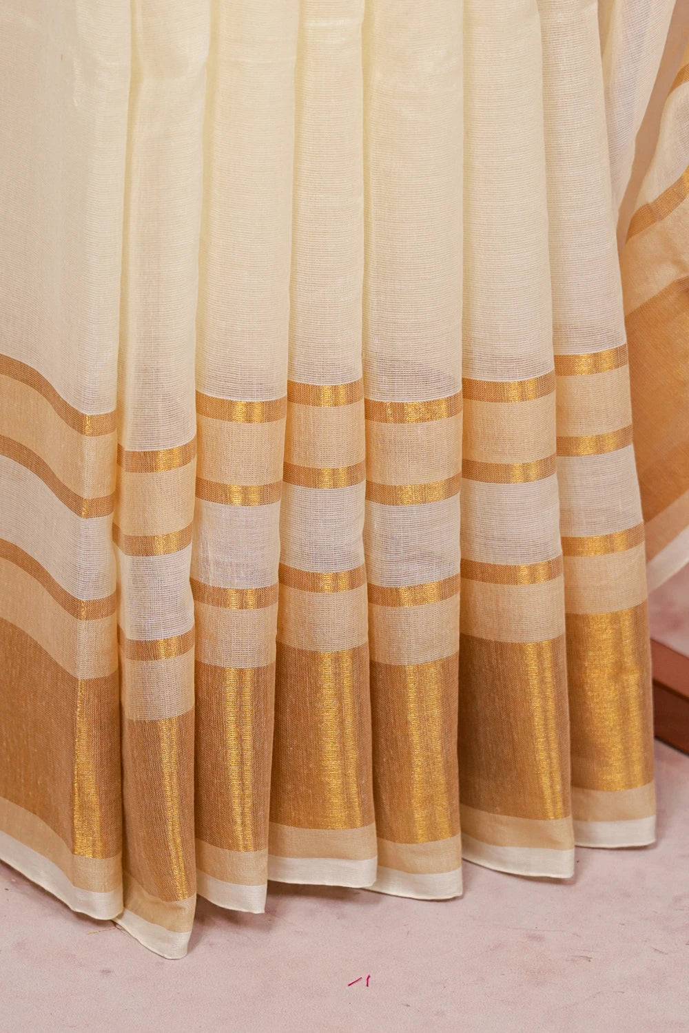 Off White Mul Cotton Kerala Saree