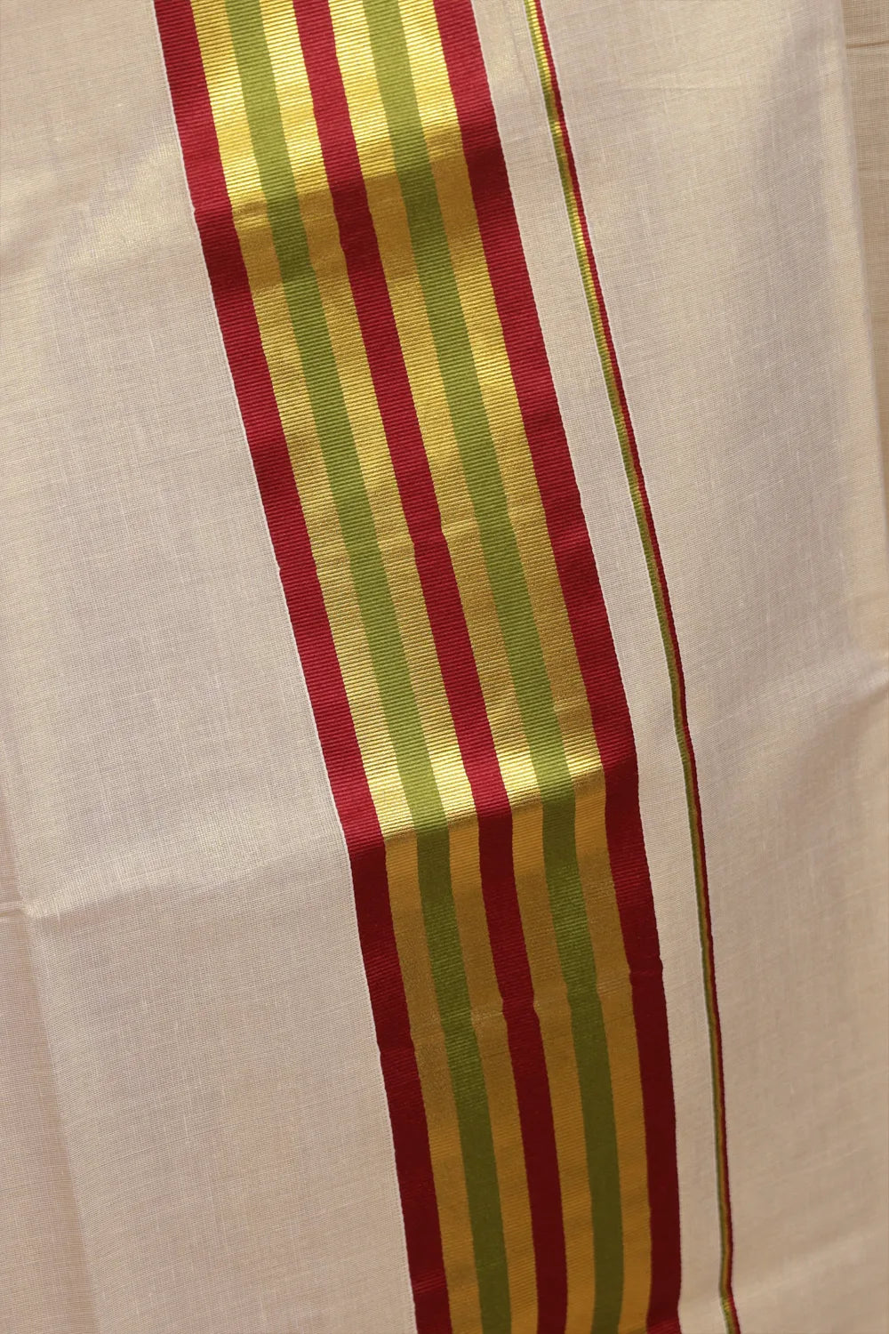 Golden Tissue Plain Kerala Sraee With Check Border - Seematti