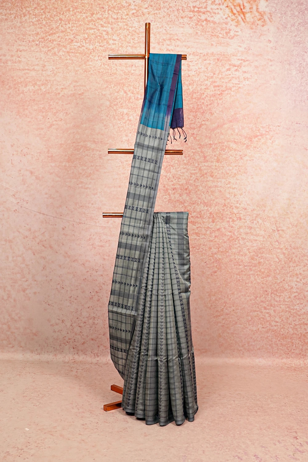 Grey Kora Silk Thread Work Saree Without Border - Seematti