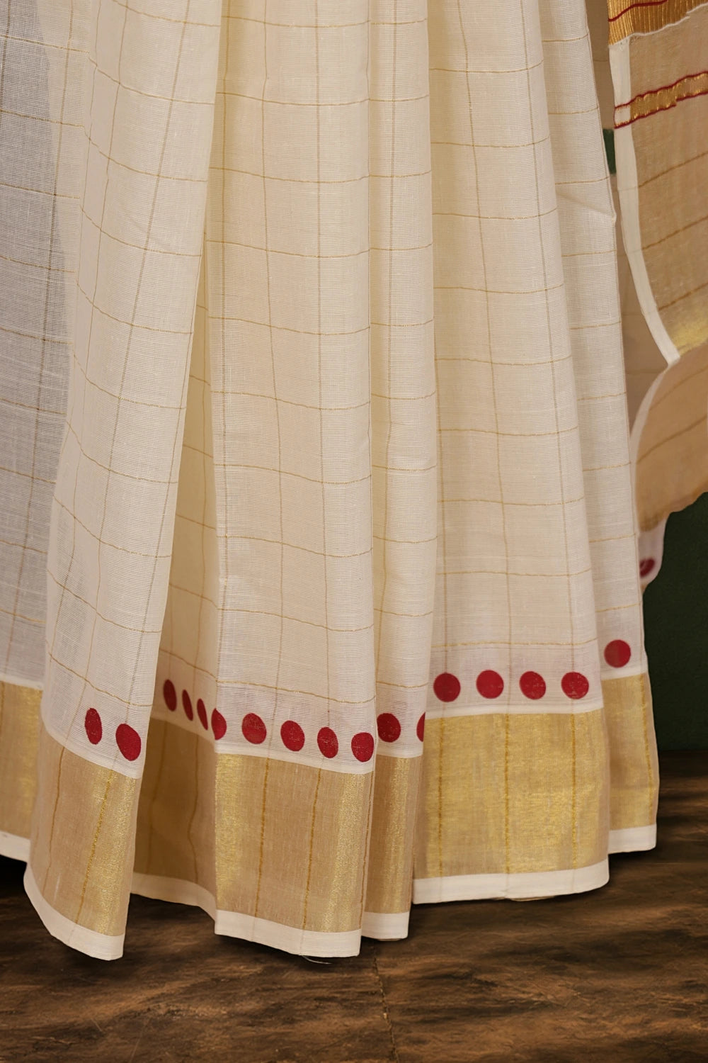Off White Cotton Checks Kerala Saree With Golden Border - Seematti