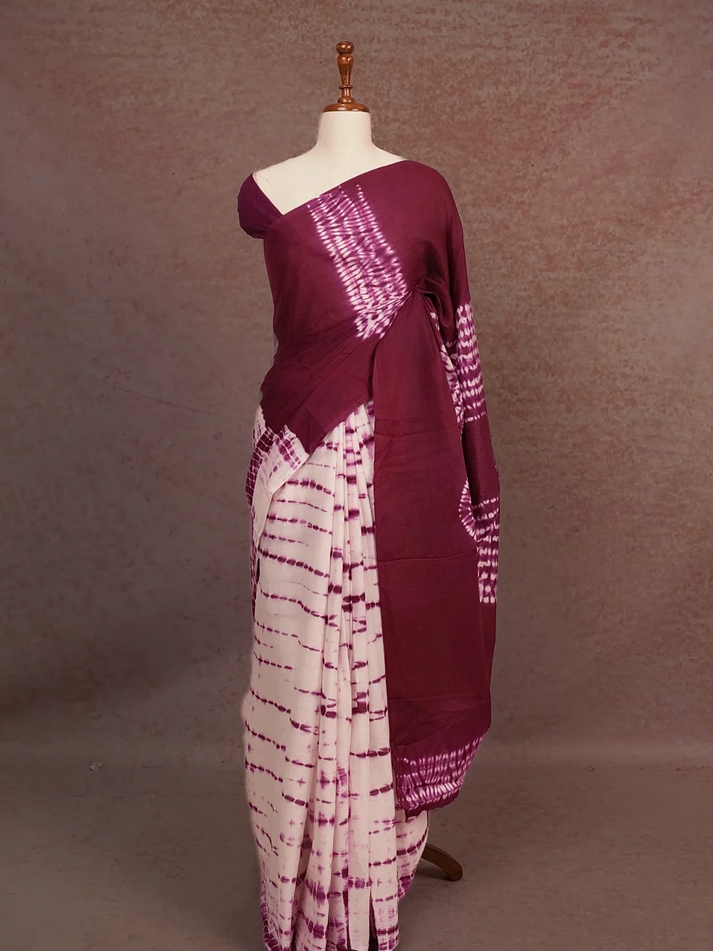 Off White Chunghadi Saree