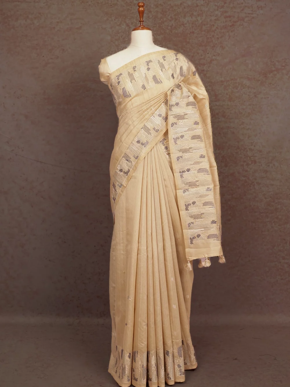 Chikku Colour Semi Jute Saree